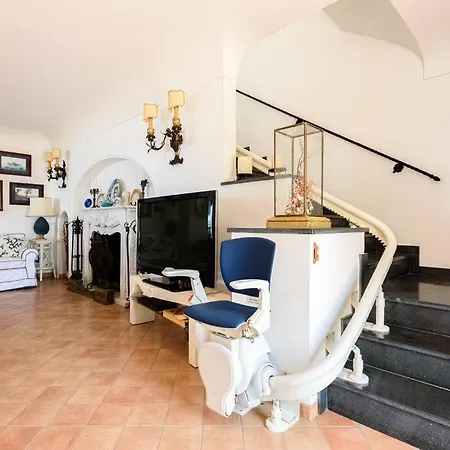 Gina, Villa *